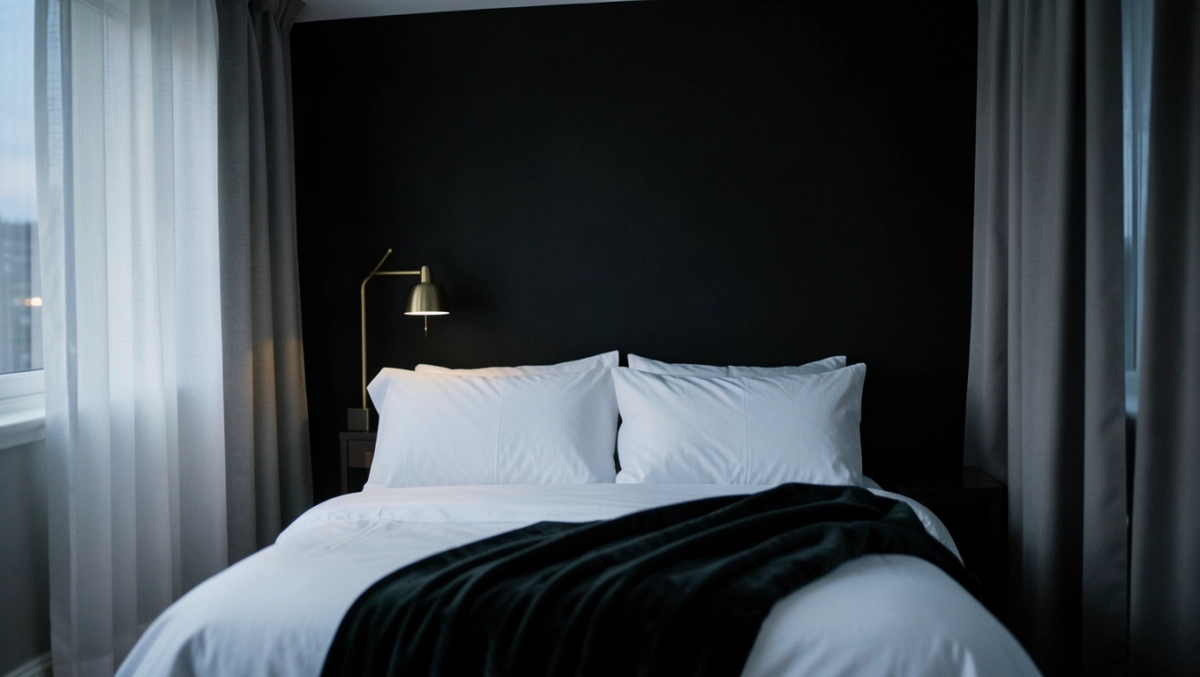 czarna sciana w sypialni