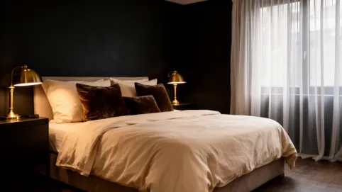 ciemne kolory ścian w sypialni